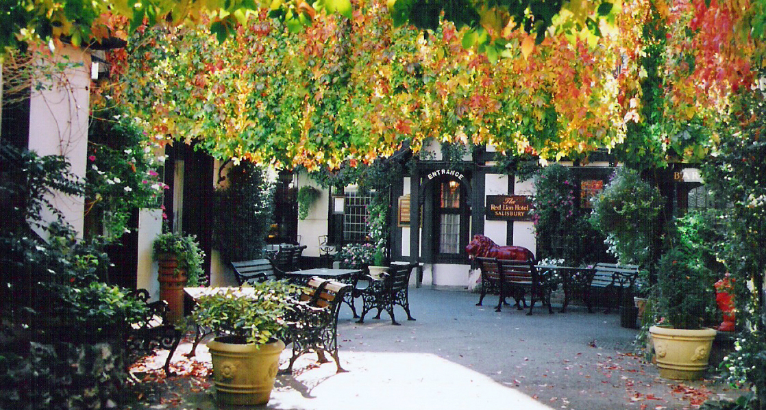 Red Lion Hotel courtyard